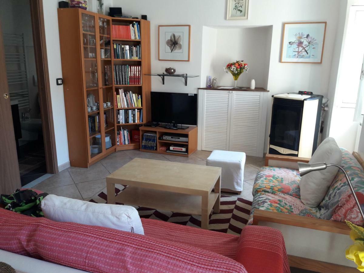 ブルニャートLa Soffitta Sul Borgoアパートメント エクステリア 写真
